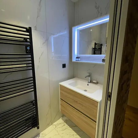 Cozy Ski-in Ski-out & Mountain View Appartement