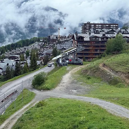 Cozy Ski-in Ski-out & Mountain View